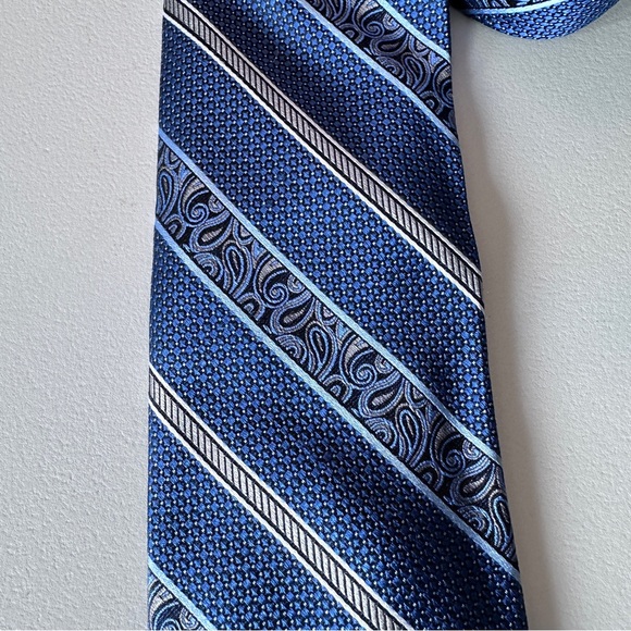 Classic Silk Tie - Picture 2 of 8